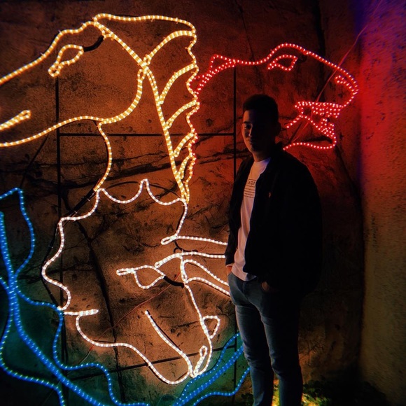 Meet your Posher, Luis - Picture 1 of 1